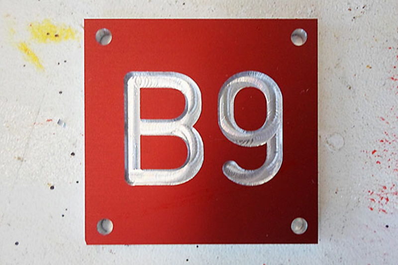 Gefrästes u. graviertes Typenschild aus Aluminium